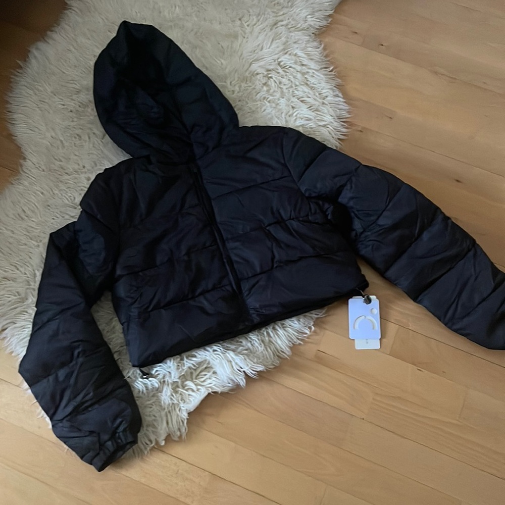 Black cropped puffer Small NWT